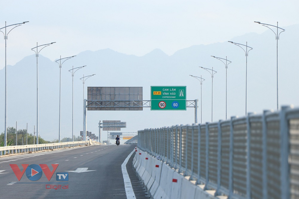 Cao tốc Cam Lâm – Vĩnh Hảo trước ngày nối tuyến- Ảnh 1.