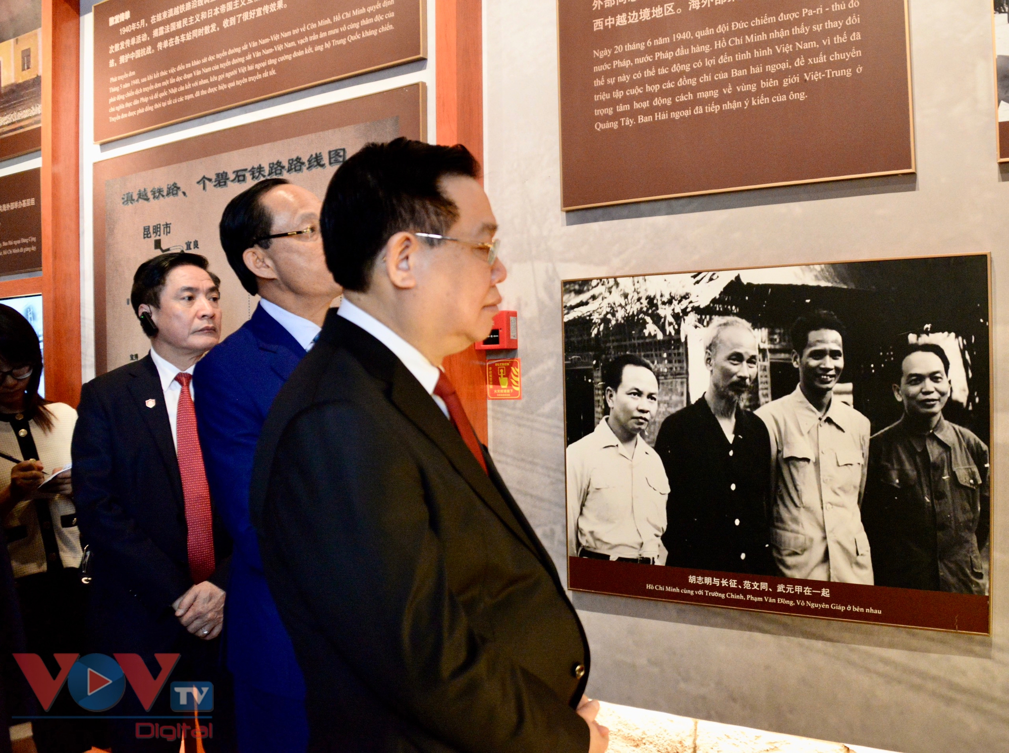 Chủ tịch Quốc hội Vương Đình Huệ thăm Khu di tích lịch sử Chủ tịch Hồ Chí Minh tại Côn Minh- Ảnh 3.