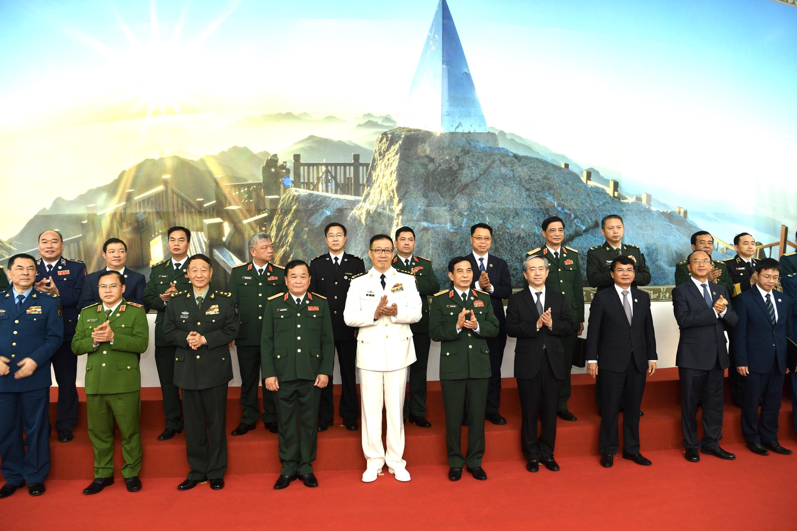Giao lưu hữu nghị quốc phòng biên giới Việt Nam -Trung Quốc: Đoàn Việt Nam sang tỉnh Vân Nam- Ảnh 7.