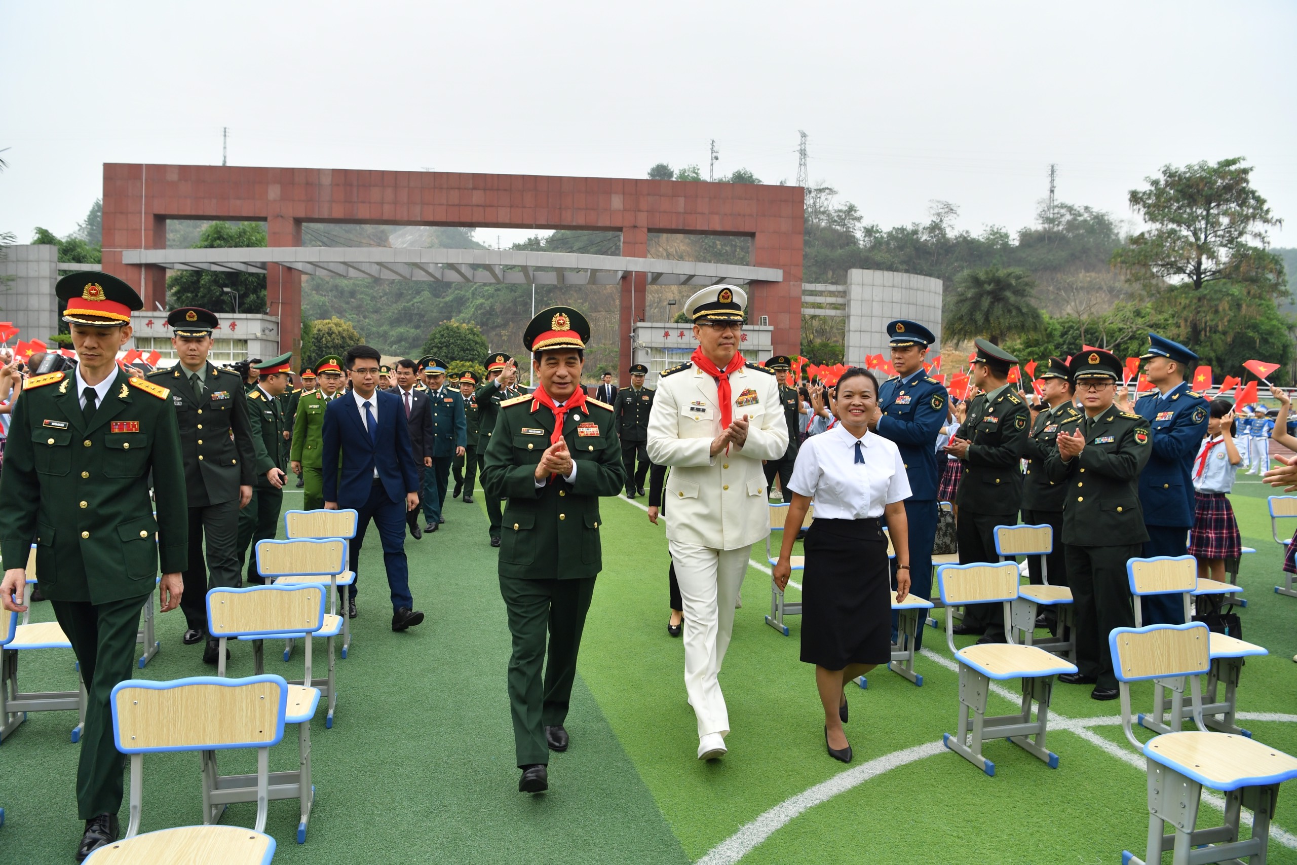 Giao lưu hữu nghị quốc phòng biên giới Việt Nam -Trung Quốc: Đoàn Việt Nam sang tỉnh Vân Nam- Ảnh 13.