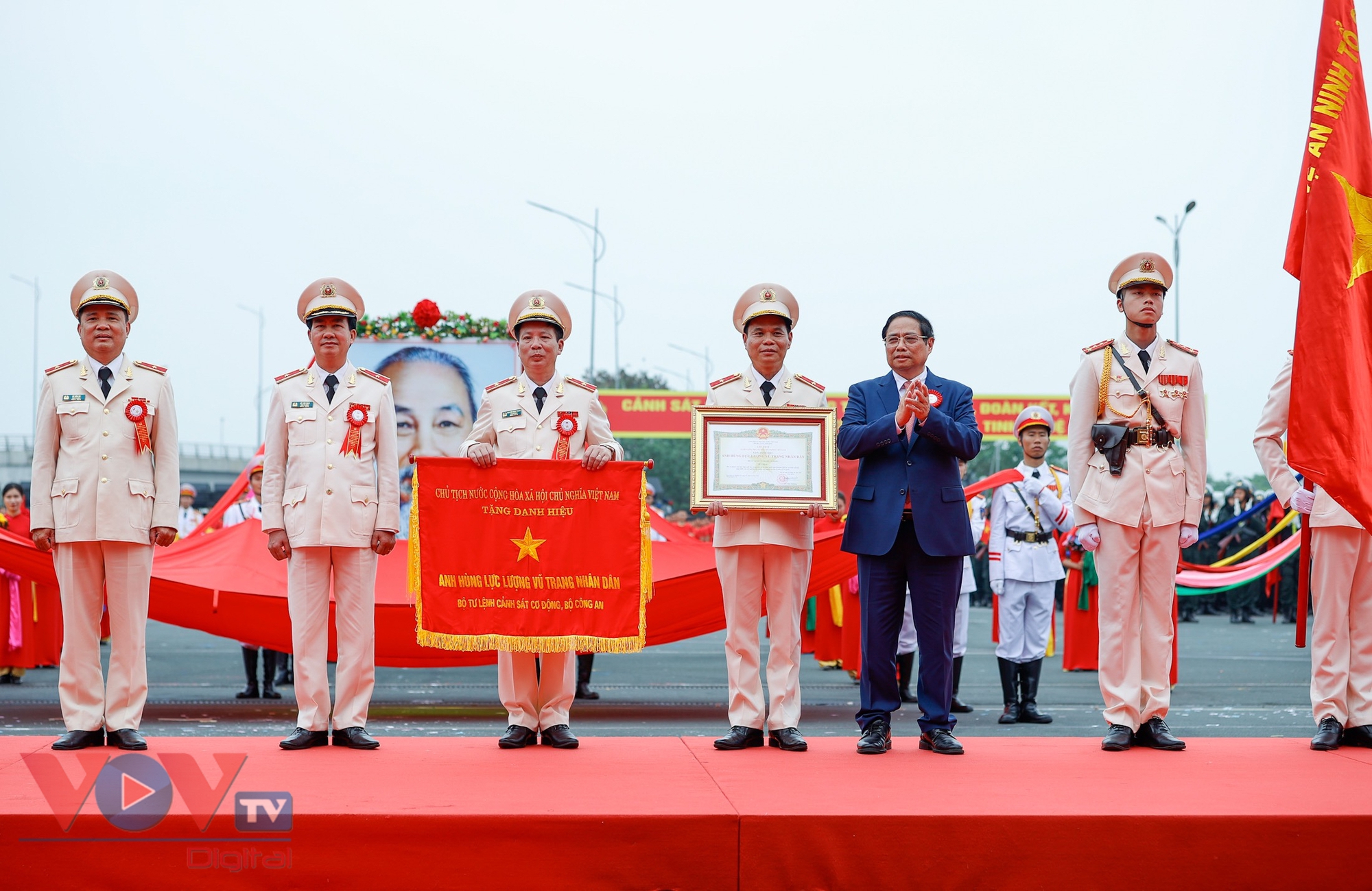 Thủ tướng Phạm Minh Chính dự lễ kỷ niệm 50 năm Ngày truyền thống lực lượng Cảnh sát Cơ động- Ảnh 1.