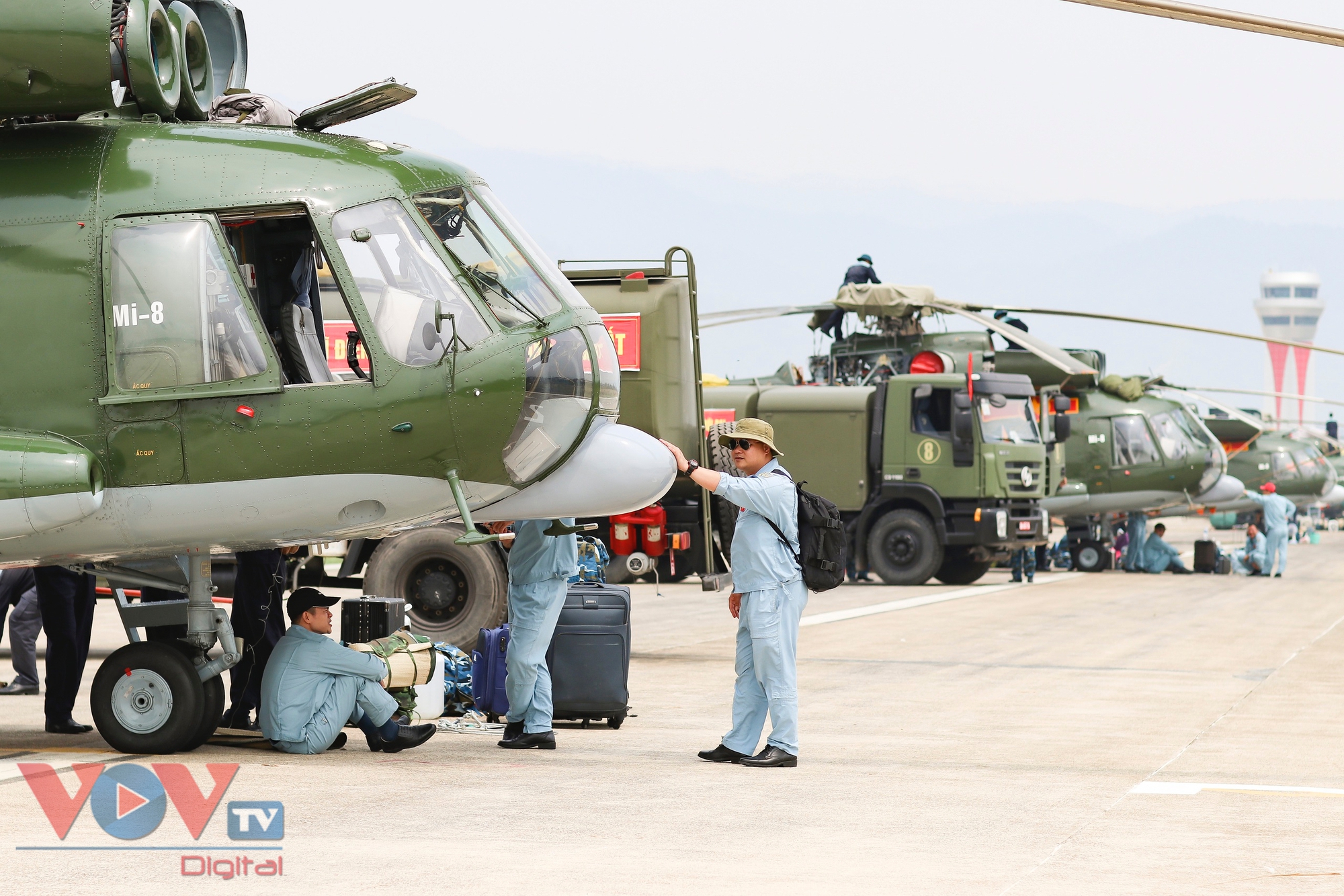 11 trực thăng bay kỷ niệm 70 năm chiến thắng Điện Biên Phủ hạ cánh an toàn- Ảnh 9.