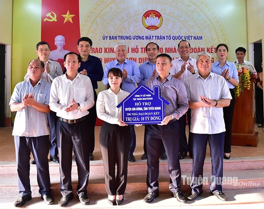 200 căn nhà đại đoàn kết đến với hộ nghèo huyện Sơn Dương, tỉnh Tuyên Quang- Ảnh 1.