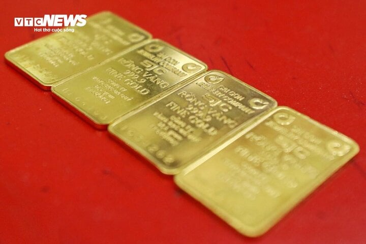 Ngân hàng Nhà nước hạ giá tham chiếu đấu thầu vàng miếng trong phiên ngày mai- Ảnh 1.