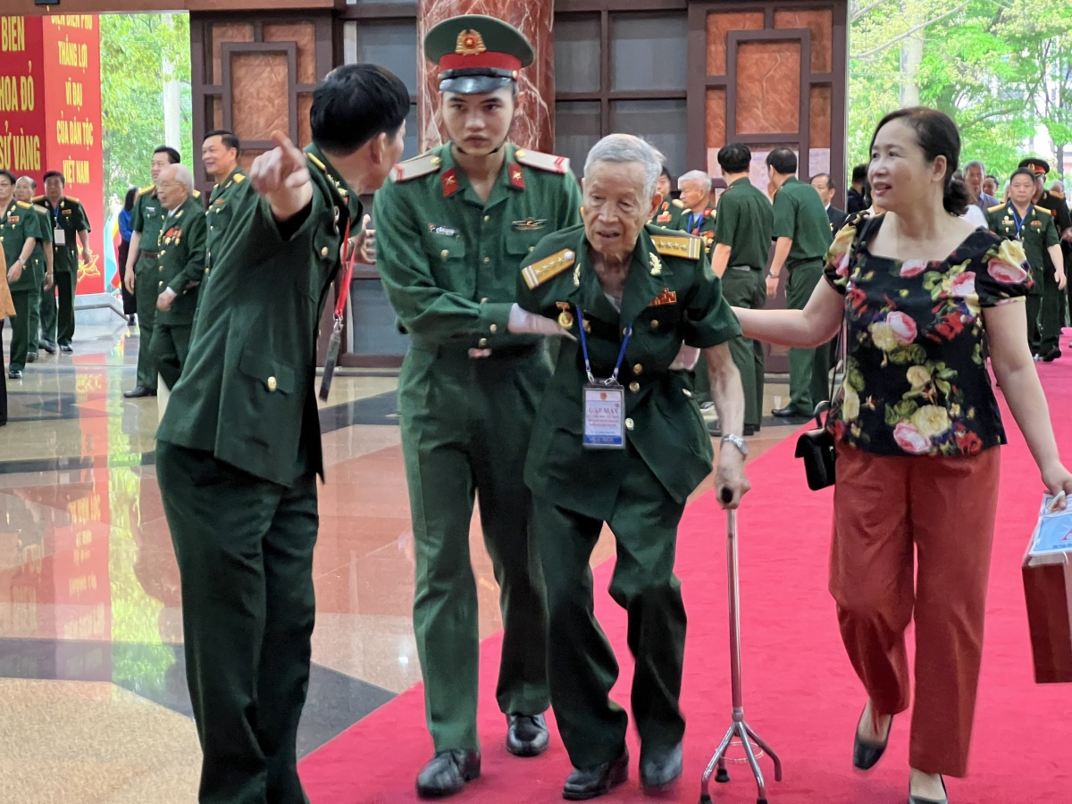 Lãnh đạo Đảng, Nhà nước gặp mặt đại diện chiến sĩ Điện Biên, dân công hỏa tuyến- Ảnh 1.