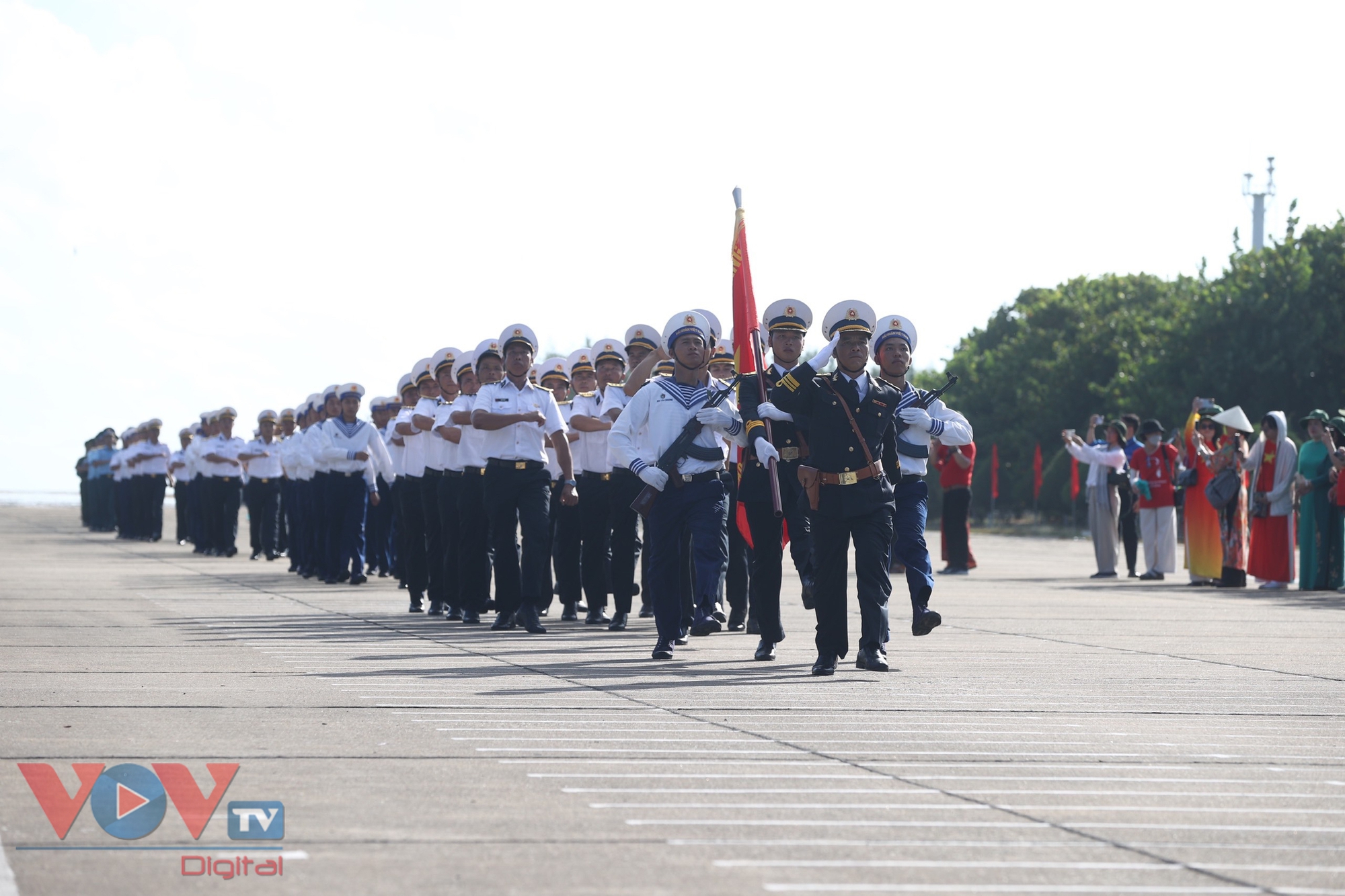 Kỷ niệm 49 năm ngày giải phóng quần đảo Trường Sa: Quyết tâm bảo vệ Trường Sa bảo vệ toàn vẹn chủ quyền lãnh thổ đất nước- Ảnh 2.