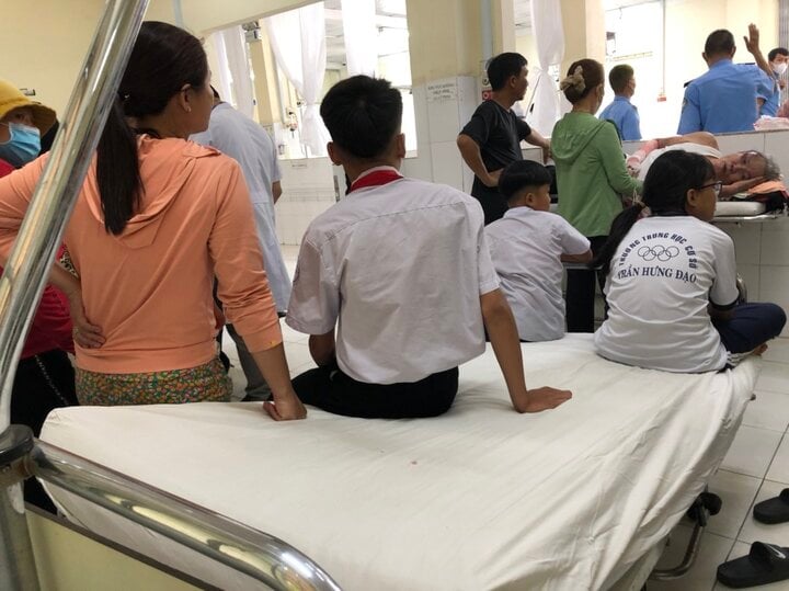 Nha Trang: Một học sinh lớp 5 tử vong, nhiều em khác nhập viện nghi ngộ độc- Ảnh 2.