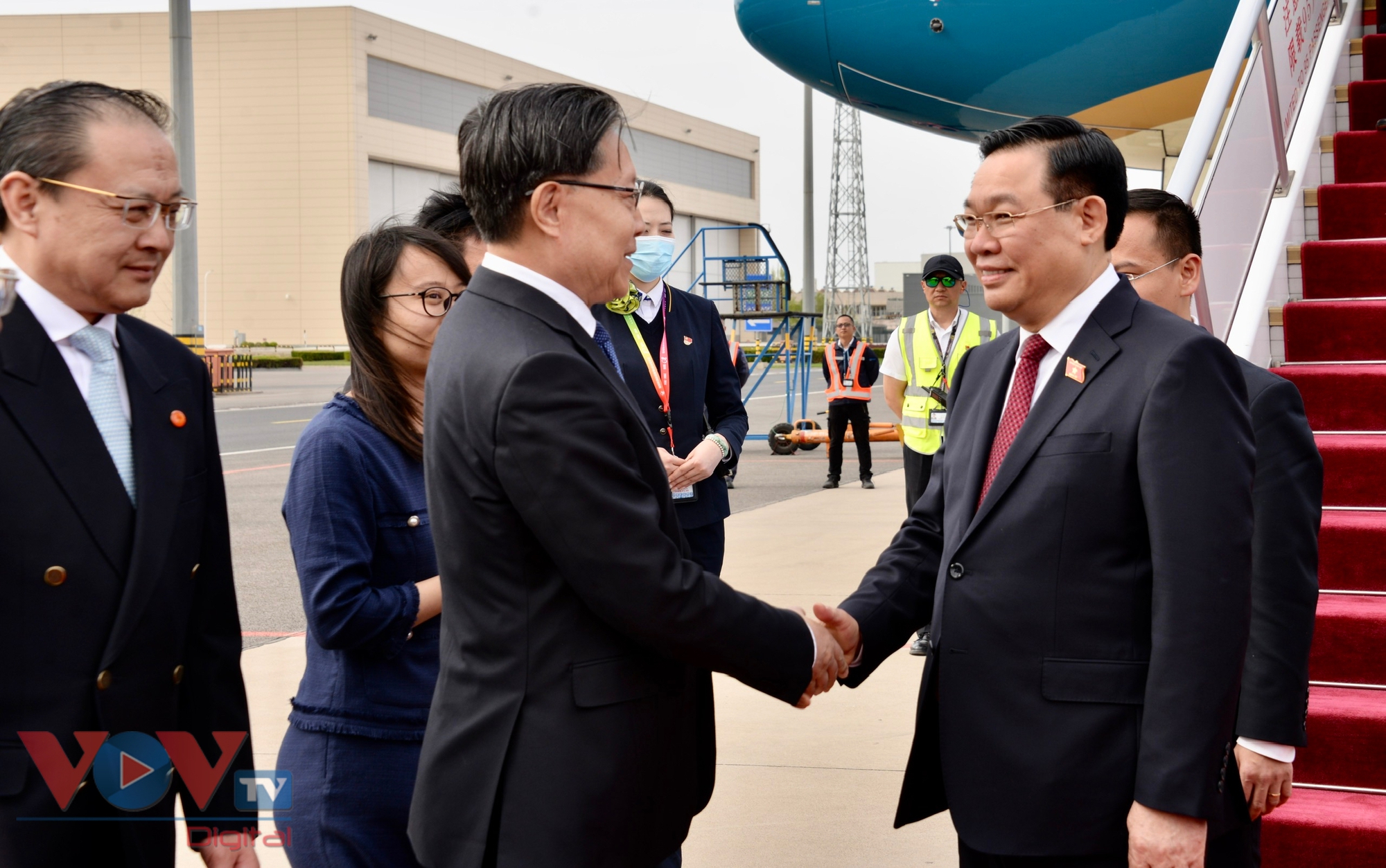 Chủ tịch Quốc hội đến Bắc Kinh, bắt đầu chuyến thăm chính thức nước CHND Trung Hoa- Ảnh 2.