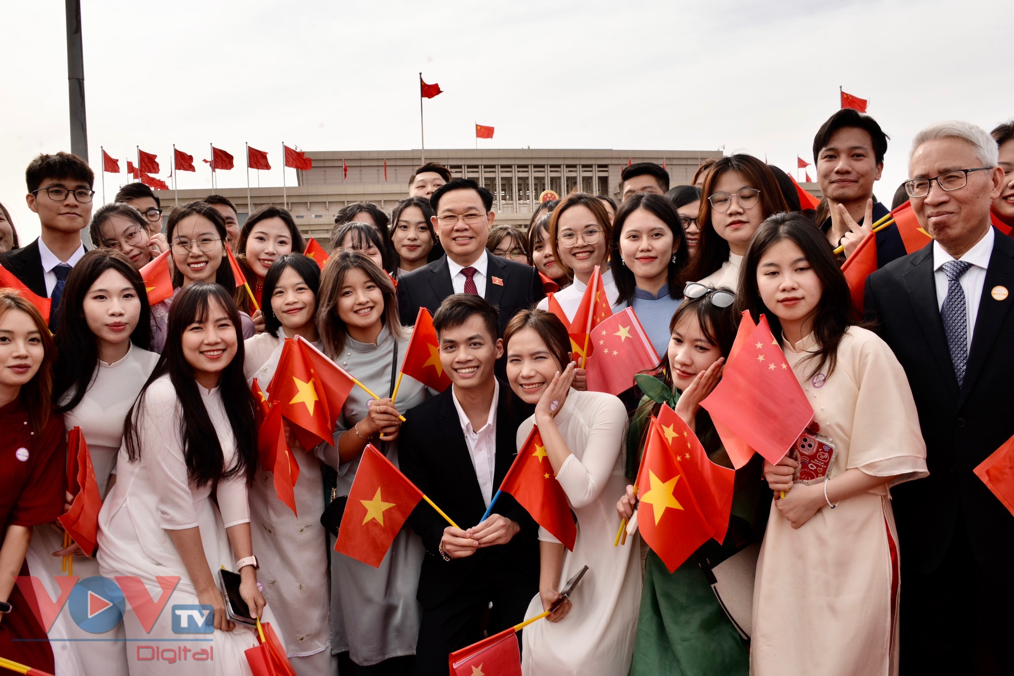 Chủ tịch Quốc hội đến Bắc Kinh, bắt đầu chuyến thăm chính thức nước CHND Trung Hoa- Ảnh 5.