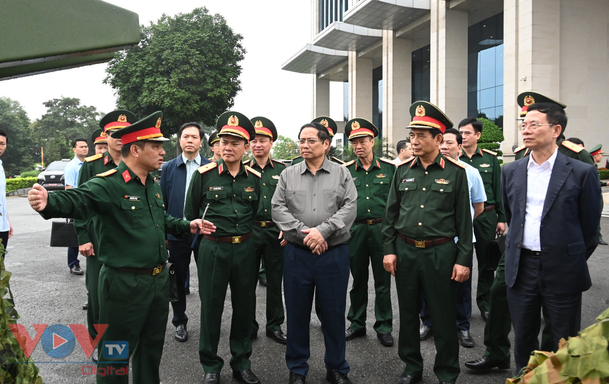 Thủ tướng Phạm Minh Chính làm việc với Tập đoàn Công nghiệp Viễn thông Quân đội (Viettel)- Ảnh 2.