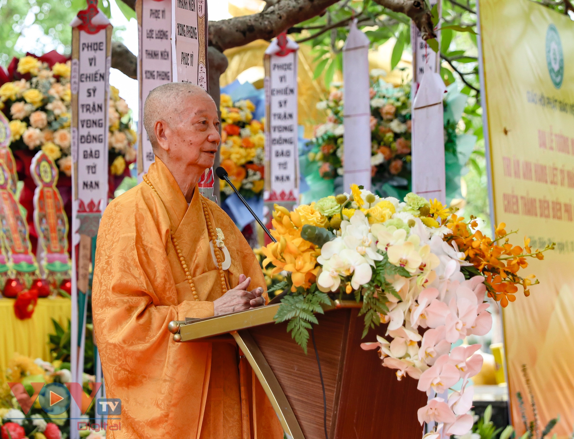 Hàng vạn Phật tử cả nước cầu siêu, tri ân các anh hùng liệt sĩ tại Điện Biên- Ảnh 2.