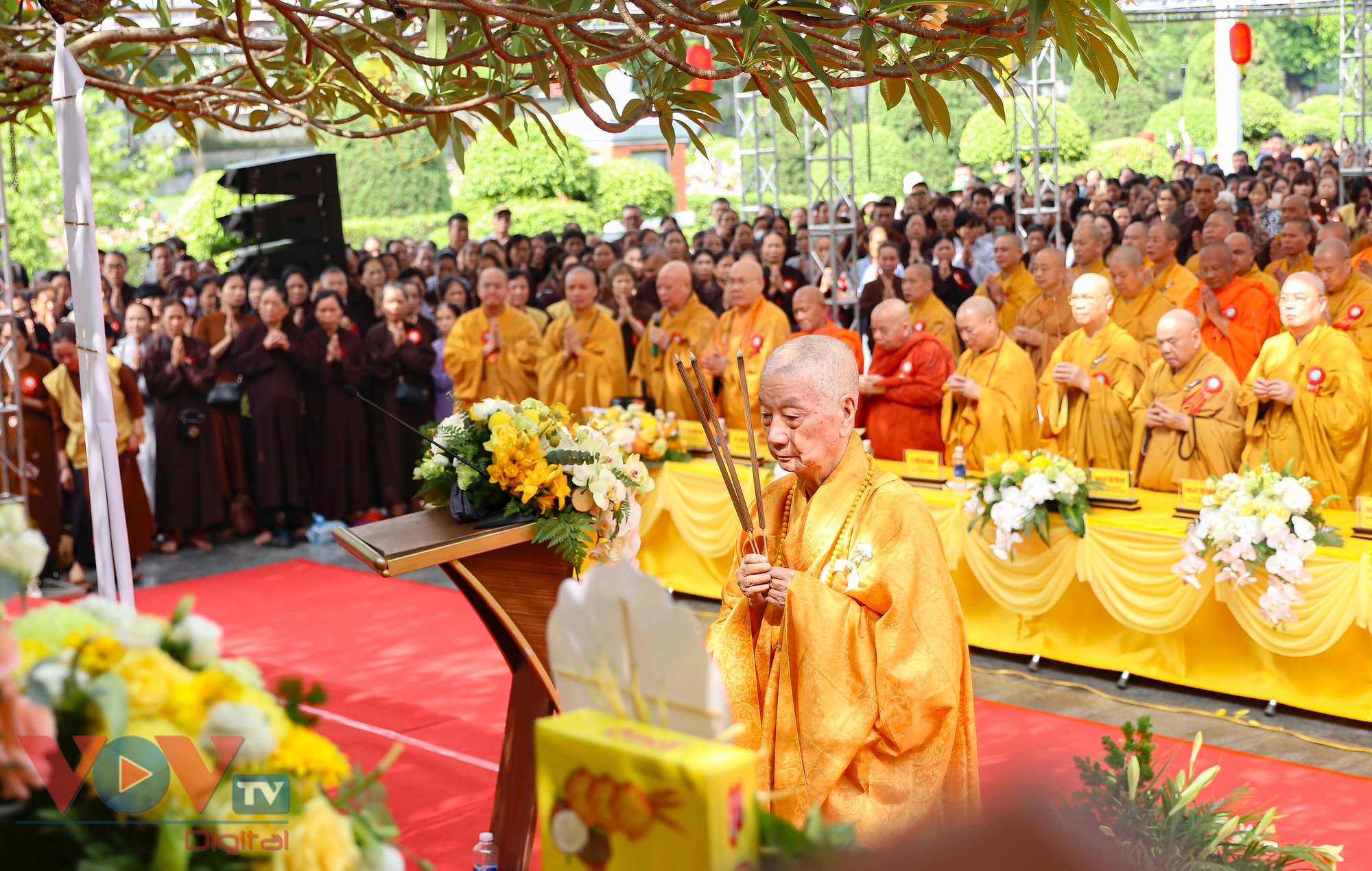 Hàng vạn Phật tử cả nước cầu siêu, tri ân các anh hùng liệt sĩ tại Điện Biên- Ảnh 3.