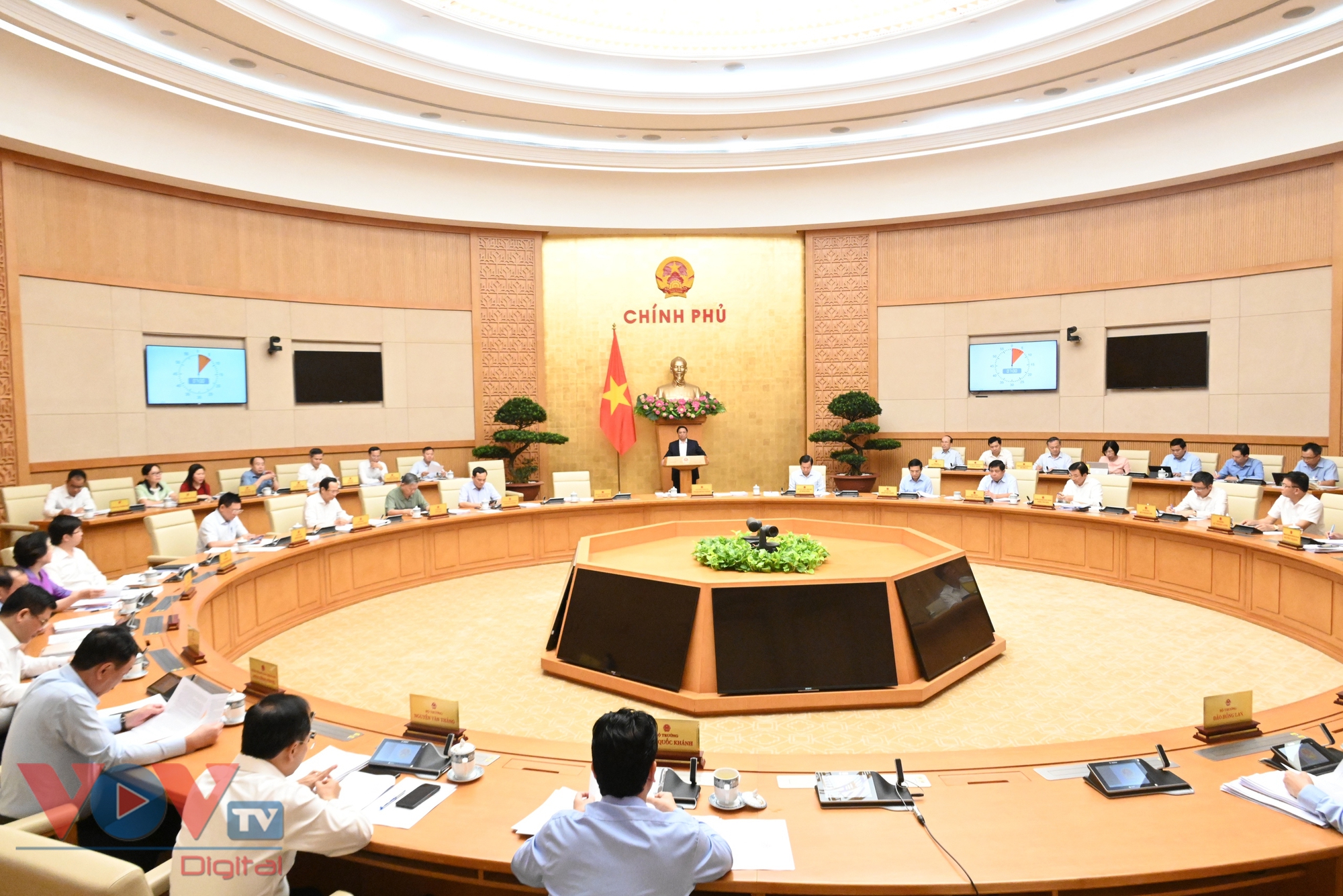 Thủ tướng Chính phủ Phạm Minh Chính chủ trì Phiên họp Chính phủ thường kỳ tháng 4- Ảnh 1.
