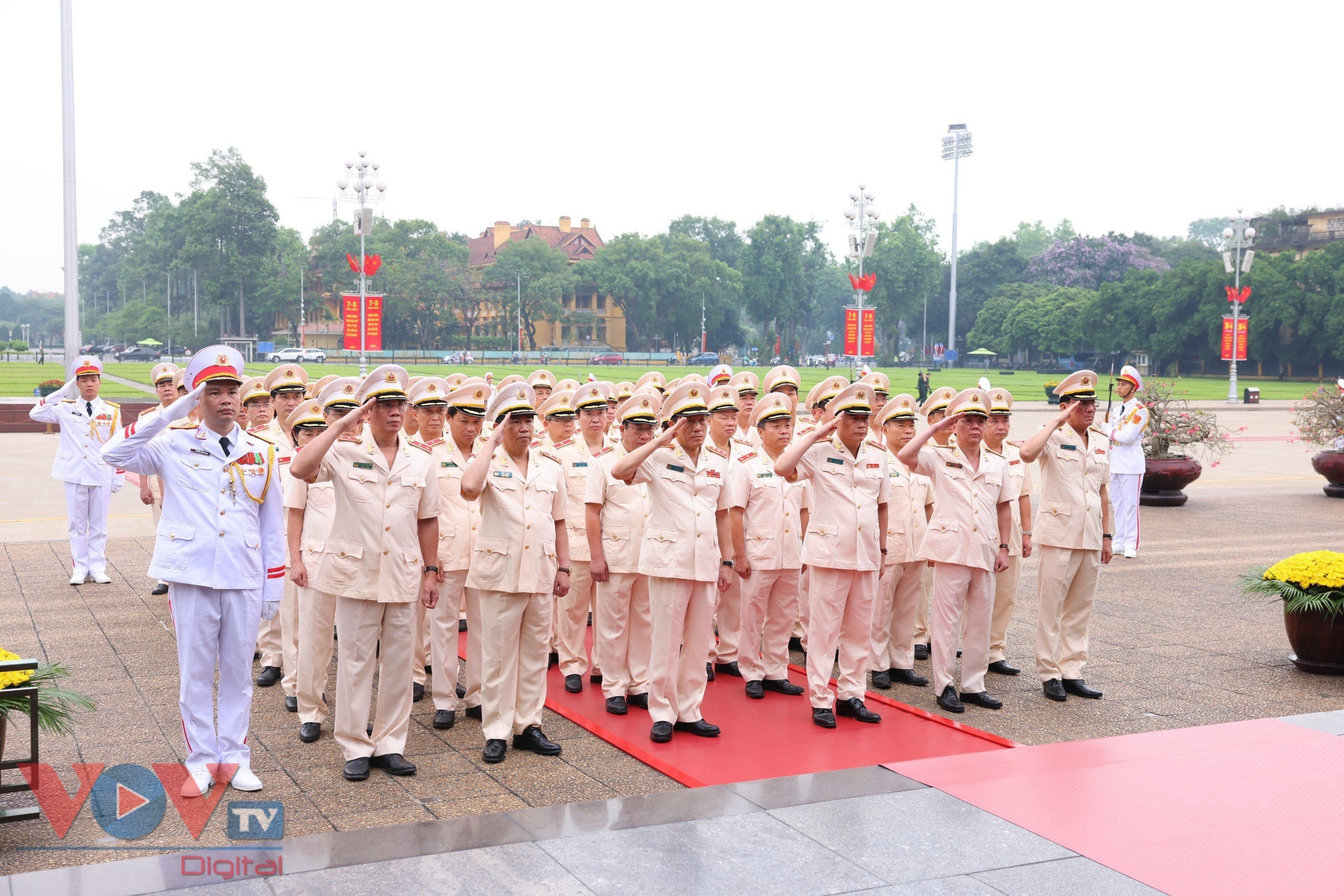 70 năm Chiến thắng Điện Biên Phủ: Lãnh đạo Đảng, Nhà nước vào Lăng viếng Chủ tịch Hồ Chí Minh- Ảnh 4.