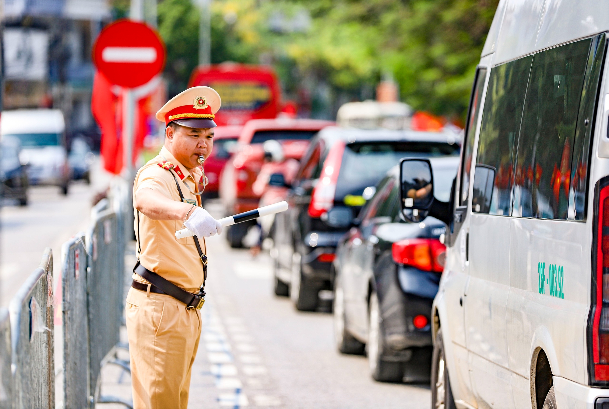 Biển người đổ về chiến trường lịch sử Điện Biên Phủ dự đại lễ- Ảnh 14.