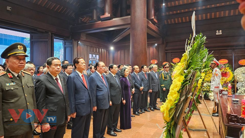 Lãnh đạo Đảng, Nhà nước dâng hương tưởng niệm anh hùng liệt sĩ tại Điện Biên Phủ- Ảnh 2.