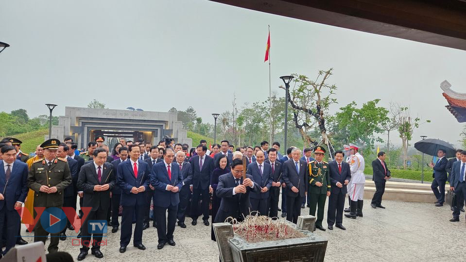 Lãnh đạo Đảng, Nhà nước dâng hương tưởng niệm anh hùng liệt sĩ tại Điện Biên Phủ- Ảnh 3.