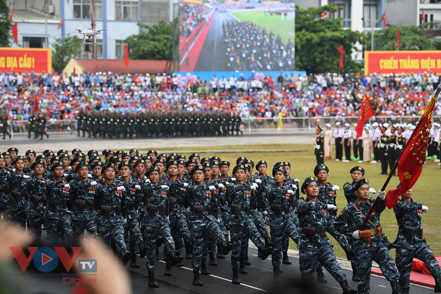 Chùm ảnh: Lễ diễu binh, diễu hành kỷ niệm 70 năm Chiến thắng Điện Biên Phủ- Ảnh 4.