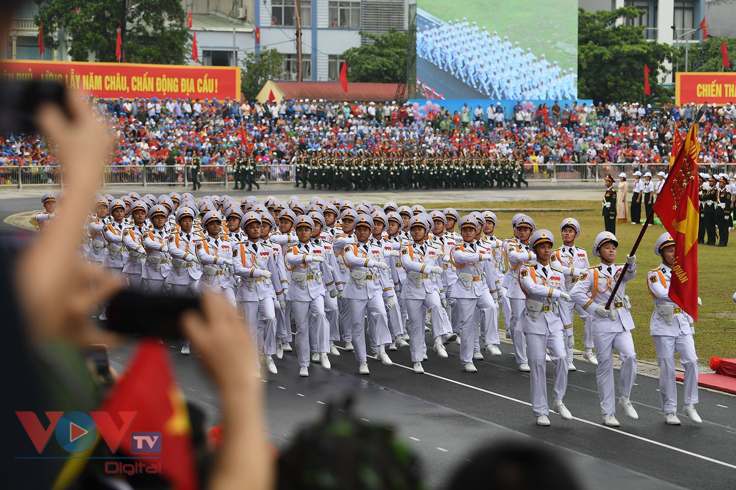 Chùm ảnh: Lễ diễu binh, diễu hành kỷ niệm 70 năm Chiến thắng Điện Biên Phủ- Ảnh 8.
