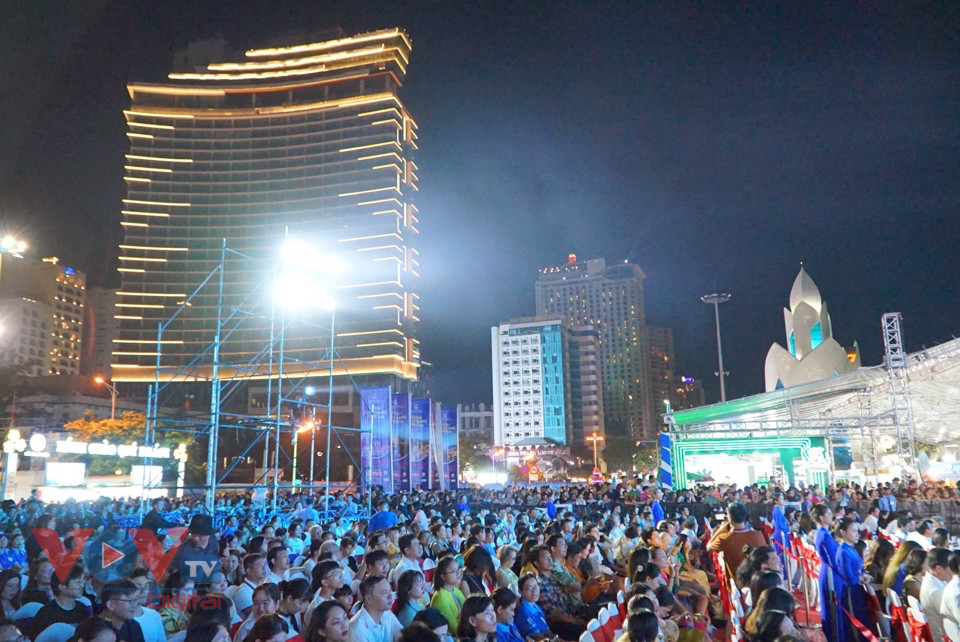 Gần 400 ngàn lượt người dân và du khách tham gia Liên hoan Du lịch Biển Nha Trang- Ảnh 2.