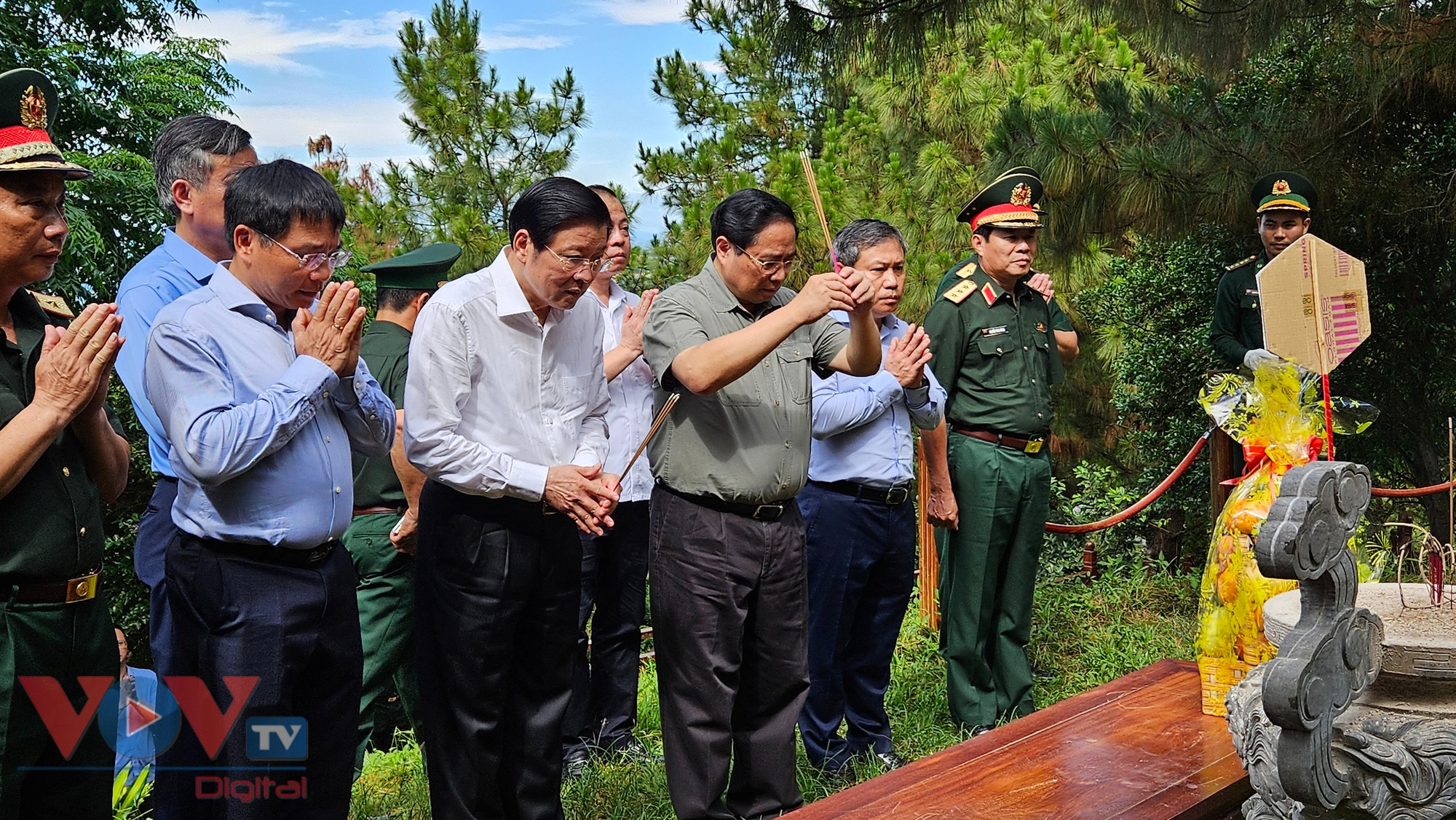 Thủ tướng Phạm Minh Chính dâng hương tưởng nhớ Đại tướng Võ Nguyên Giáp- Ảnh 2.