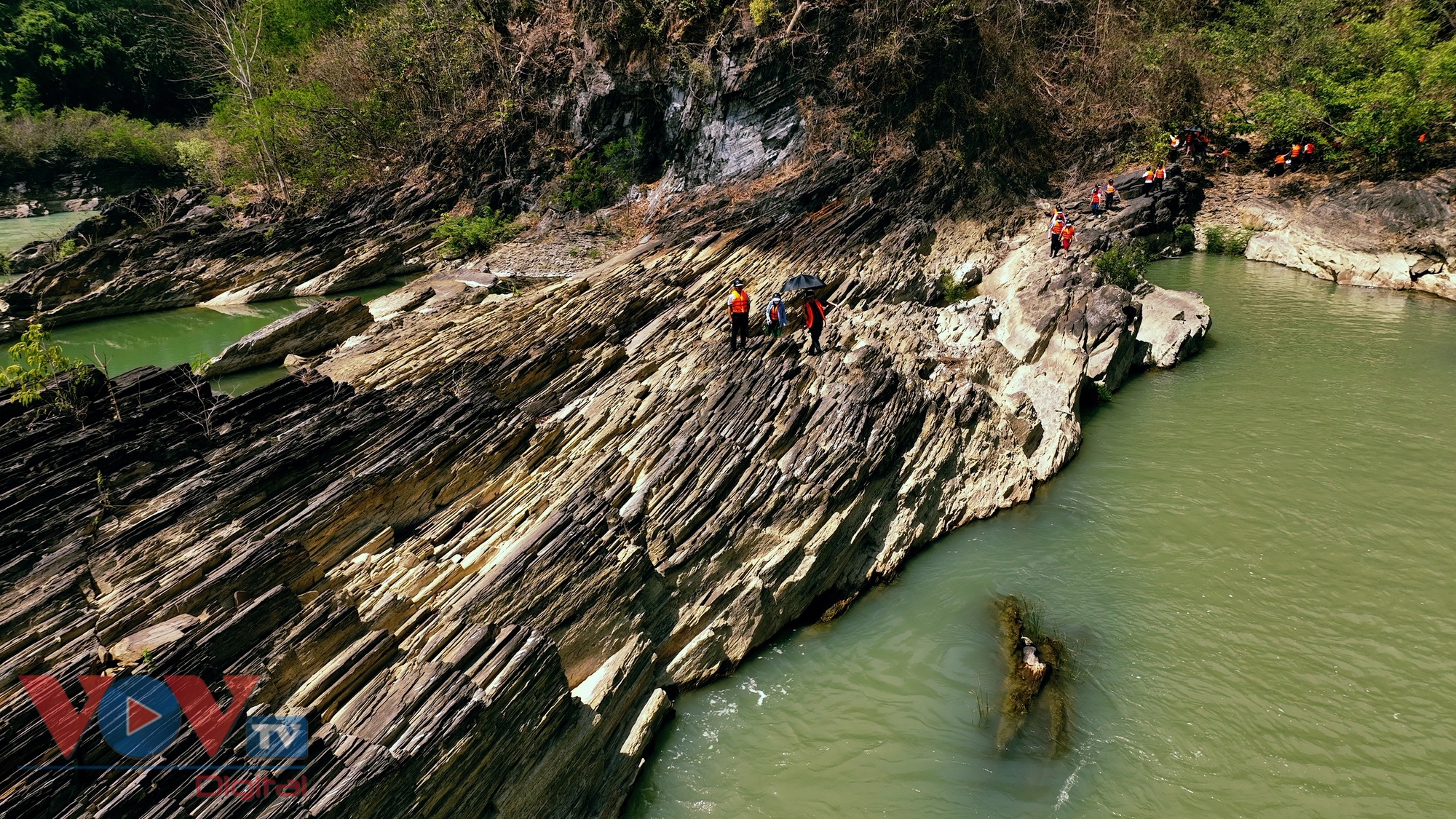 Say tình đá nước ở lõi công viên địa chất toàn cầu Đăk Nông- Ảnh 7.