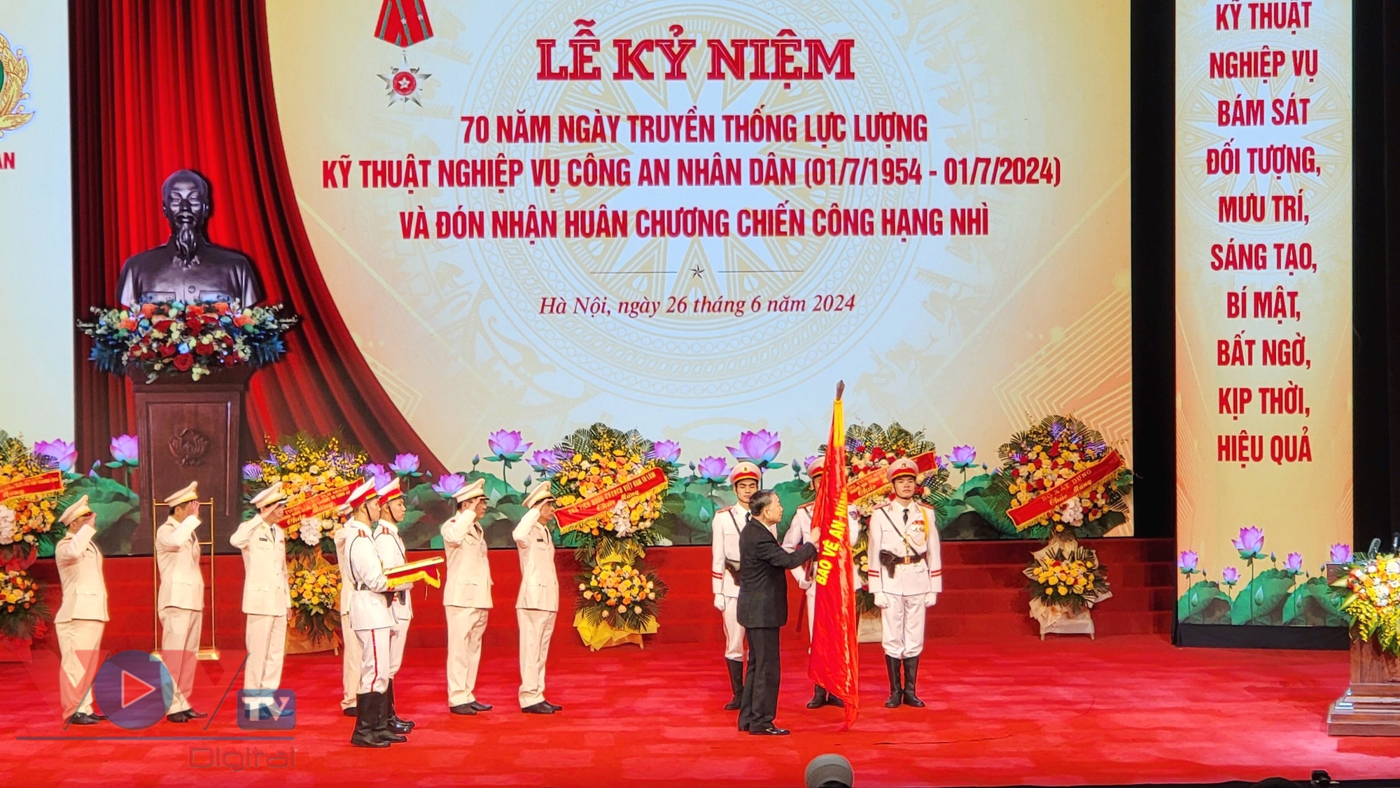 Chủ tịch nước Tô Lâm dự lễ kỷ niệm 70 năm Lực lượng Kỹ thuật nghiệp vụ CAND- Ảnh 2.