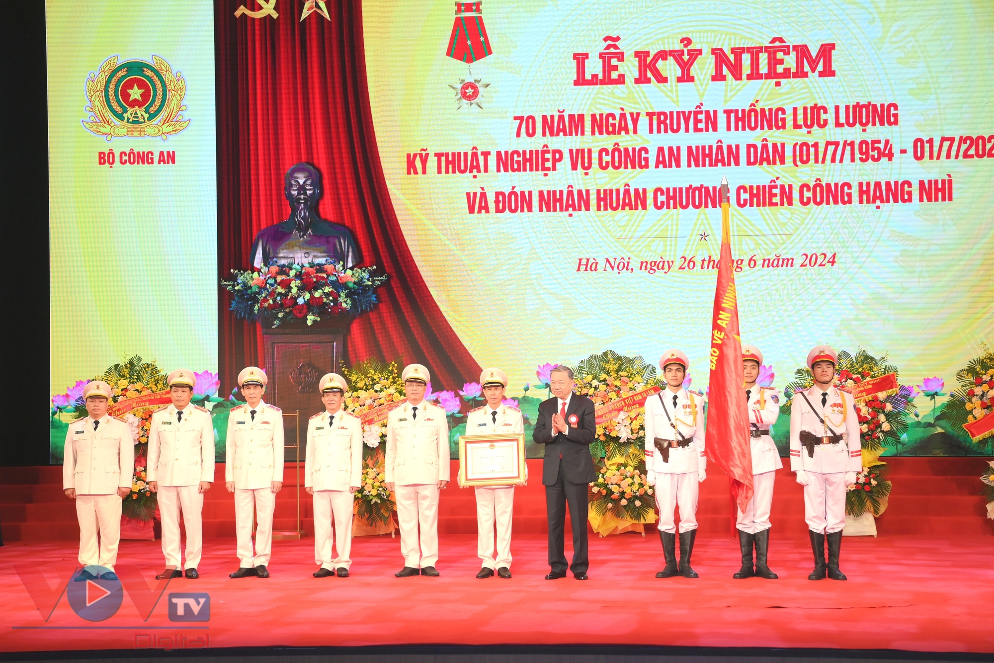 Chủ tịch nước Tô Lâm dự lễ kỷ niệm 70 năm Lực lượng Kỹ thuật nghiệp vụ CAND- Ảnh 3.