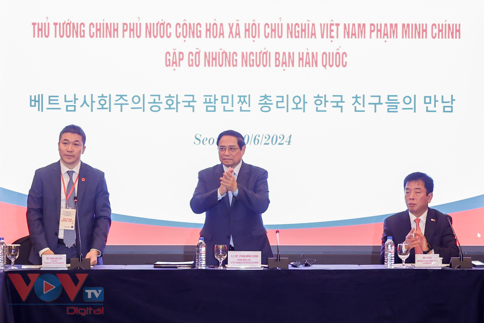 Thủ tướng Phạm Minh Chính xúc động khi gặp những người bạn Hàn Quốc- Ảnh 1.