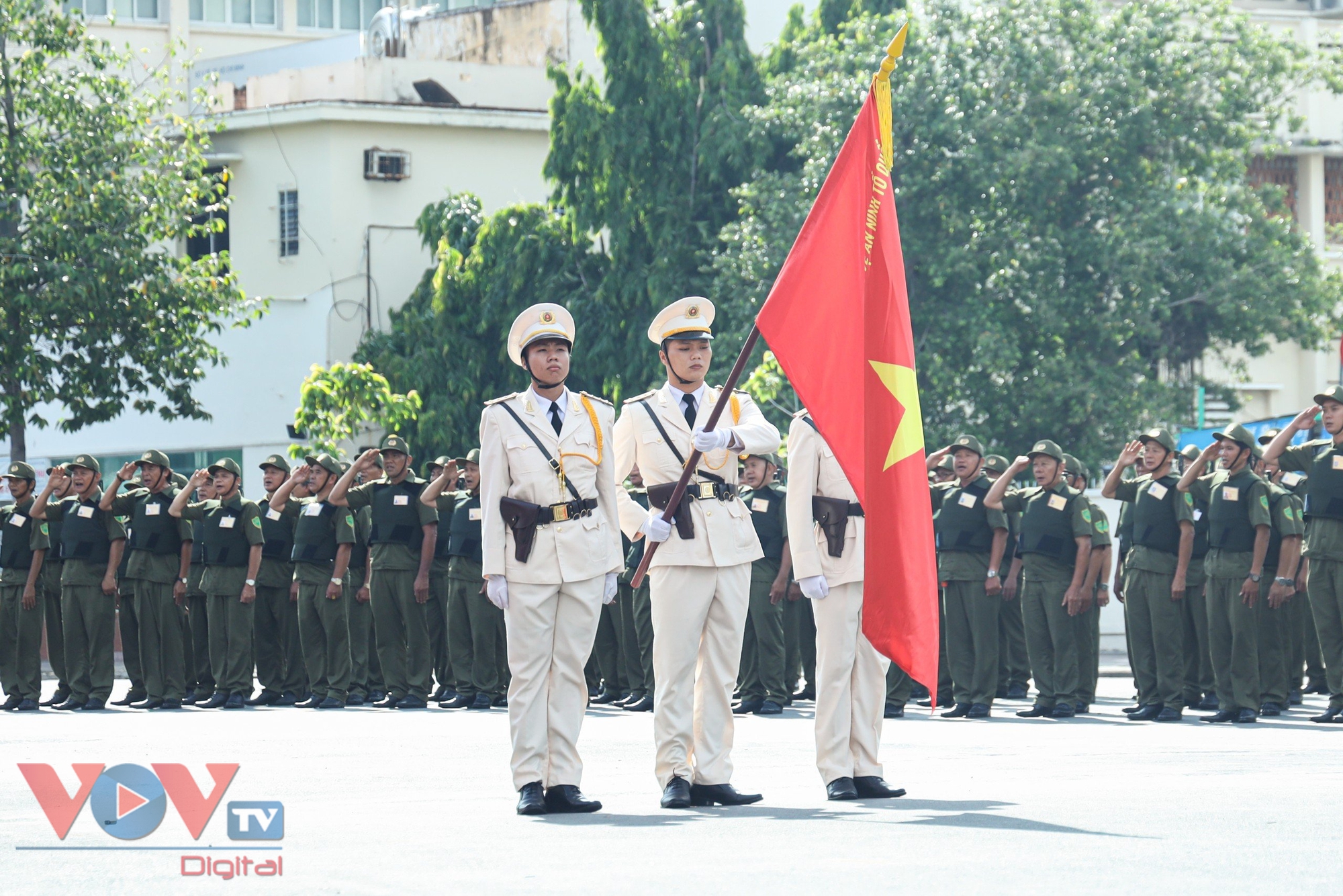 Chủ tịch nước Tô Lâm dự lễ ra mắt Lực lượng tham gia bảo vệ an ninh, trật tự ở cơ sở tại Thành phố Hồ Chí Minh- Ảnh 2.