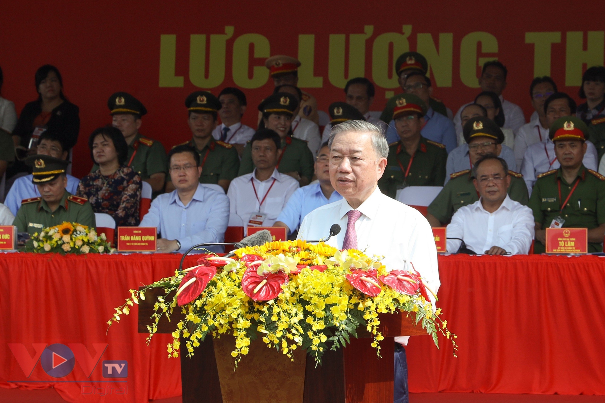 Chủ tịch nước Tô Lâm dự lễ ra mắt Lực lượng tham gia bảo vệ an ninh, trật tự ở cơ sở tại Thành phố Hồ Chí Minh- Ảnh 3.