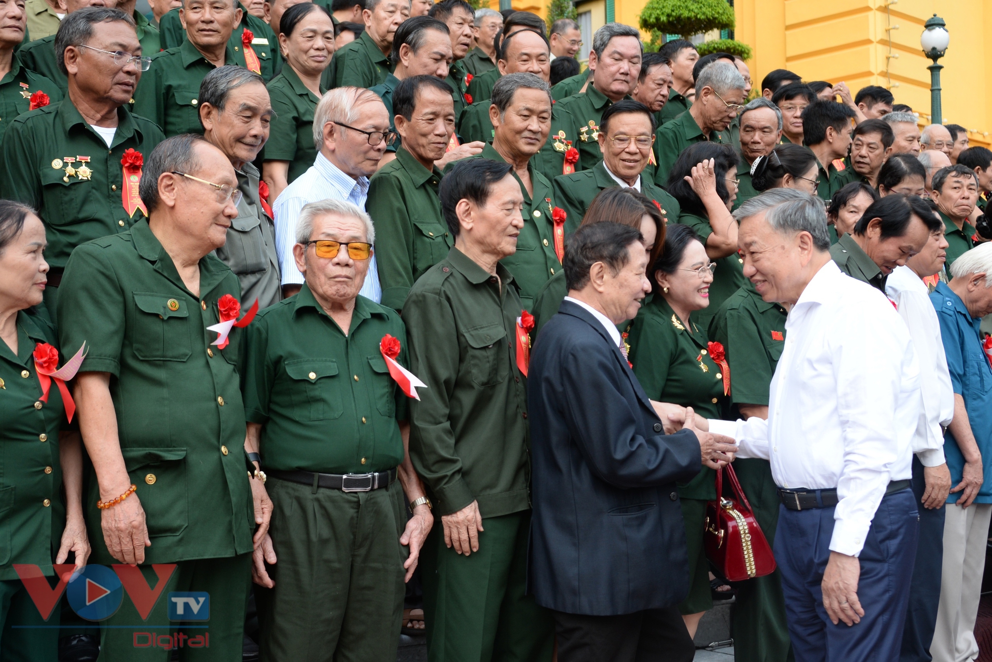 Chủ tịch nước Tô Lâm tiếp đoàn cựu Thanh niên xung phong Việt Nam- Ảnh 1.