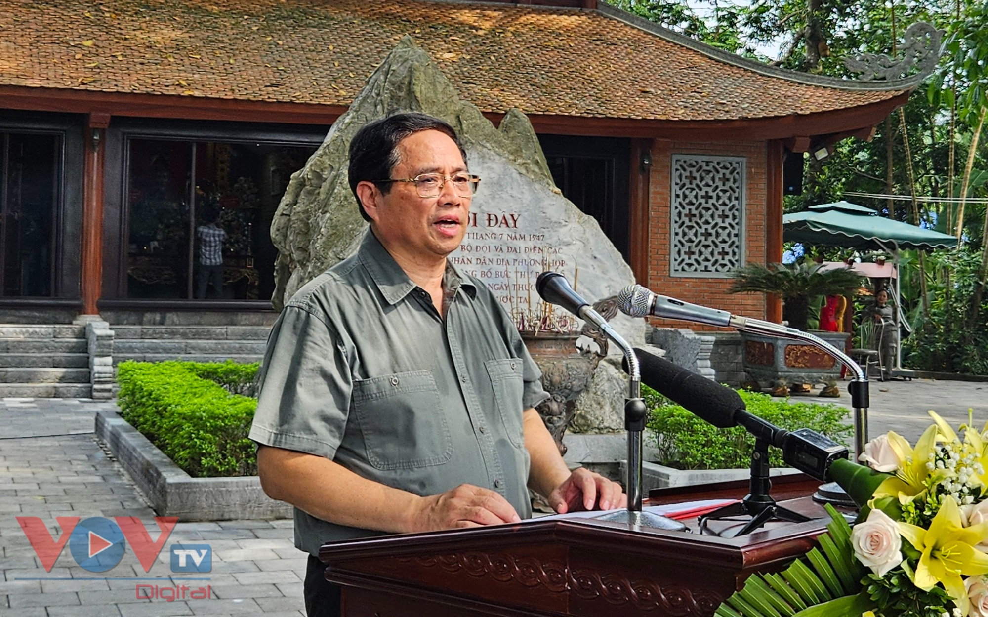 Thủ tướng Phạm Minh Chính gặp mặt, tặng quà người có công huyện Đại Từ, tỉnh Thái Nguyên- Ảnh 3.