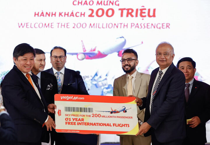 Vietjet đón hành khách thứ 200 triệu, công bố đường bay Ahmedabad - Đà Nẵng- Ảnh 2.