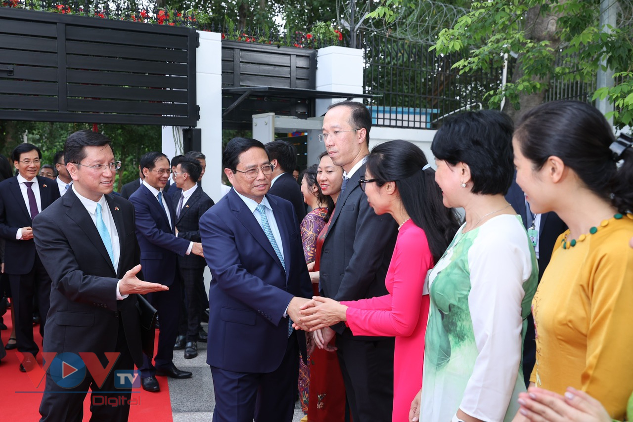 Thủ tướng Phạm Minh Chính gặp gỡ cán bộ, nhân viên Đại sứ quán, cộng đồng người Việt Nam tại Ấn Độ- Ảnh 1.