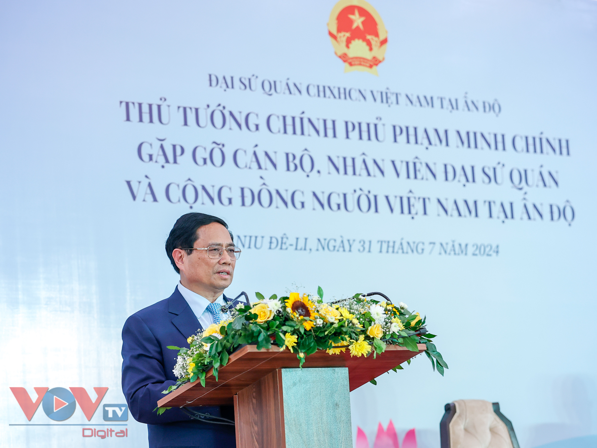 Thủ tướng Phạm Minh Chính gặp gỡ cán bộ, nhân viên Đại sứ quán, cộng đồng người Việt Nam tại Ấn Độ- Ảnh 3.