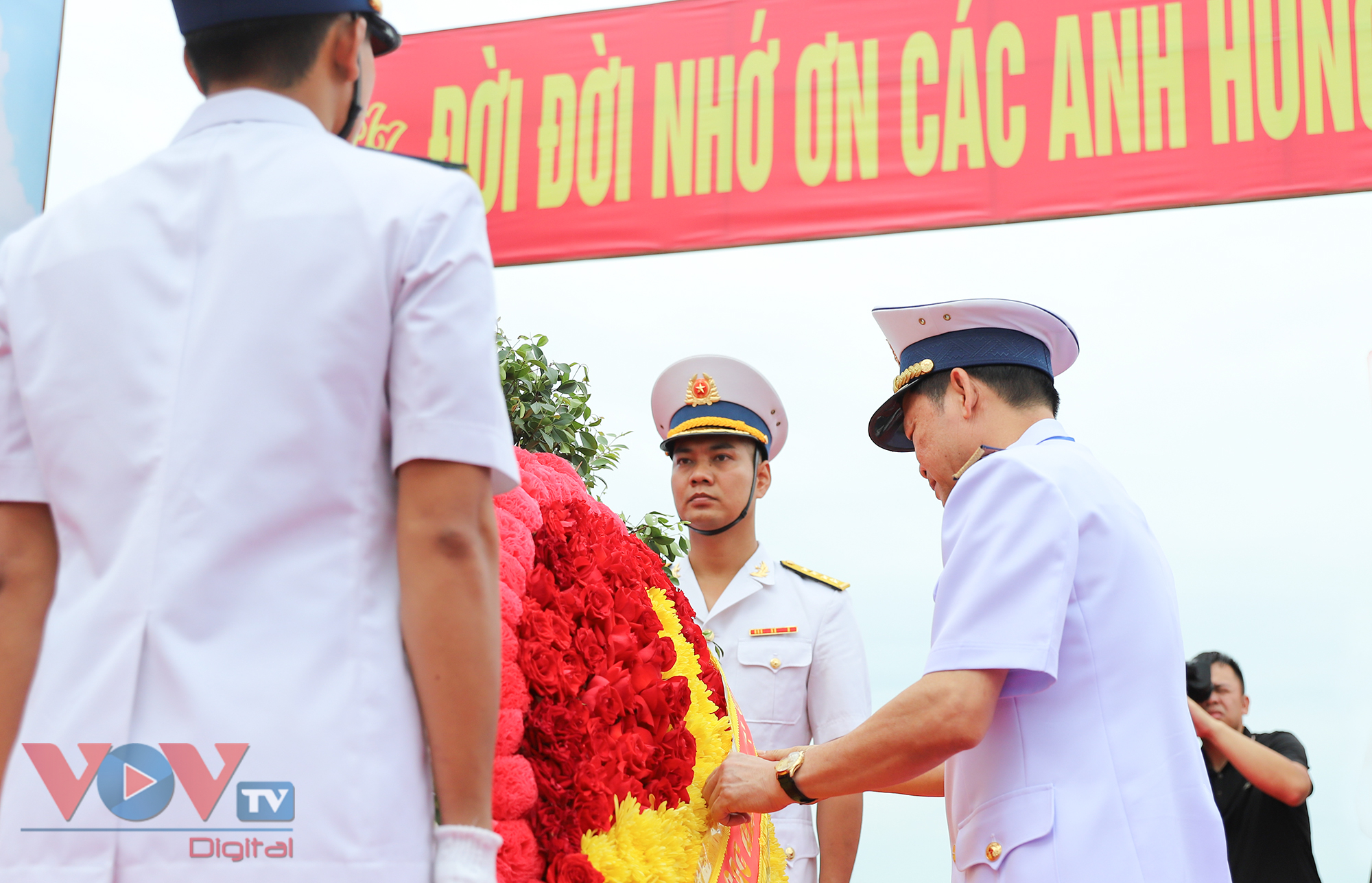 Tưởng niệm anh linh liệt sỹ và nhân dân hy sinh trong chiến thắng trận đầu của Hải quân nhân dân Việt Nam- Ảnh 4.