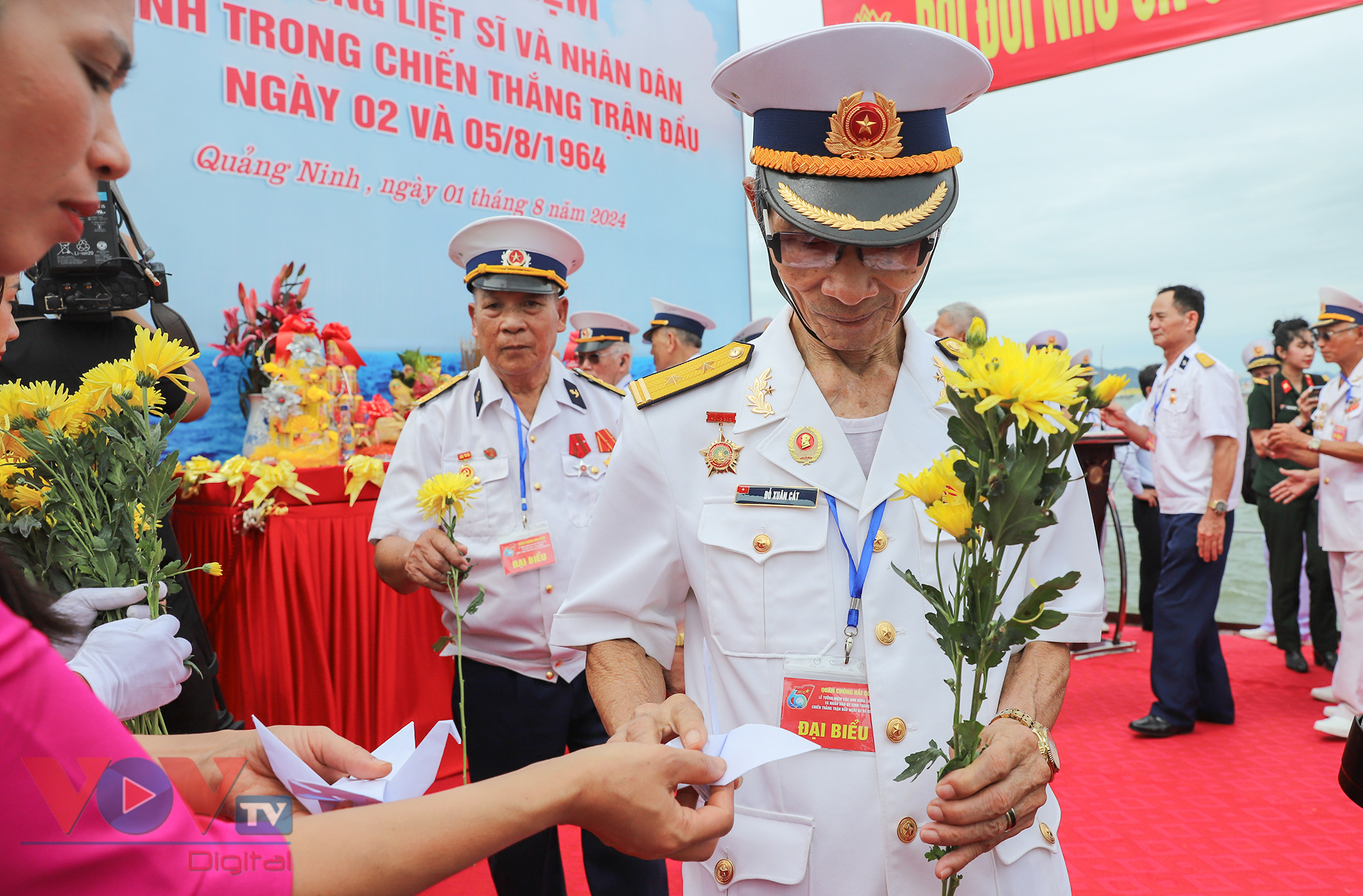 Tưởng niệm anh linh liệt sỹ và nhân dân hy sinh trong chiến thắng trận đầu của Hải quân nhân dân Việt Nam- Ảnh 8.