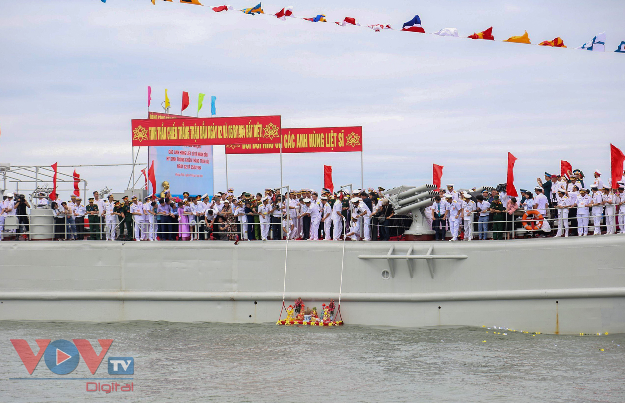 Tưởng niệm anh linh liệt sỹ và nhân dân hy sinh trong chiến thắng trận đầu của Hải quân nhân dân Việt Nam- Ảnh 9.