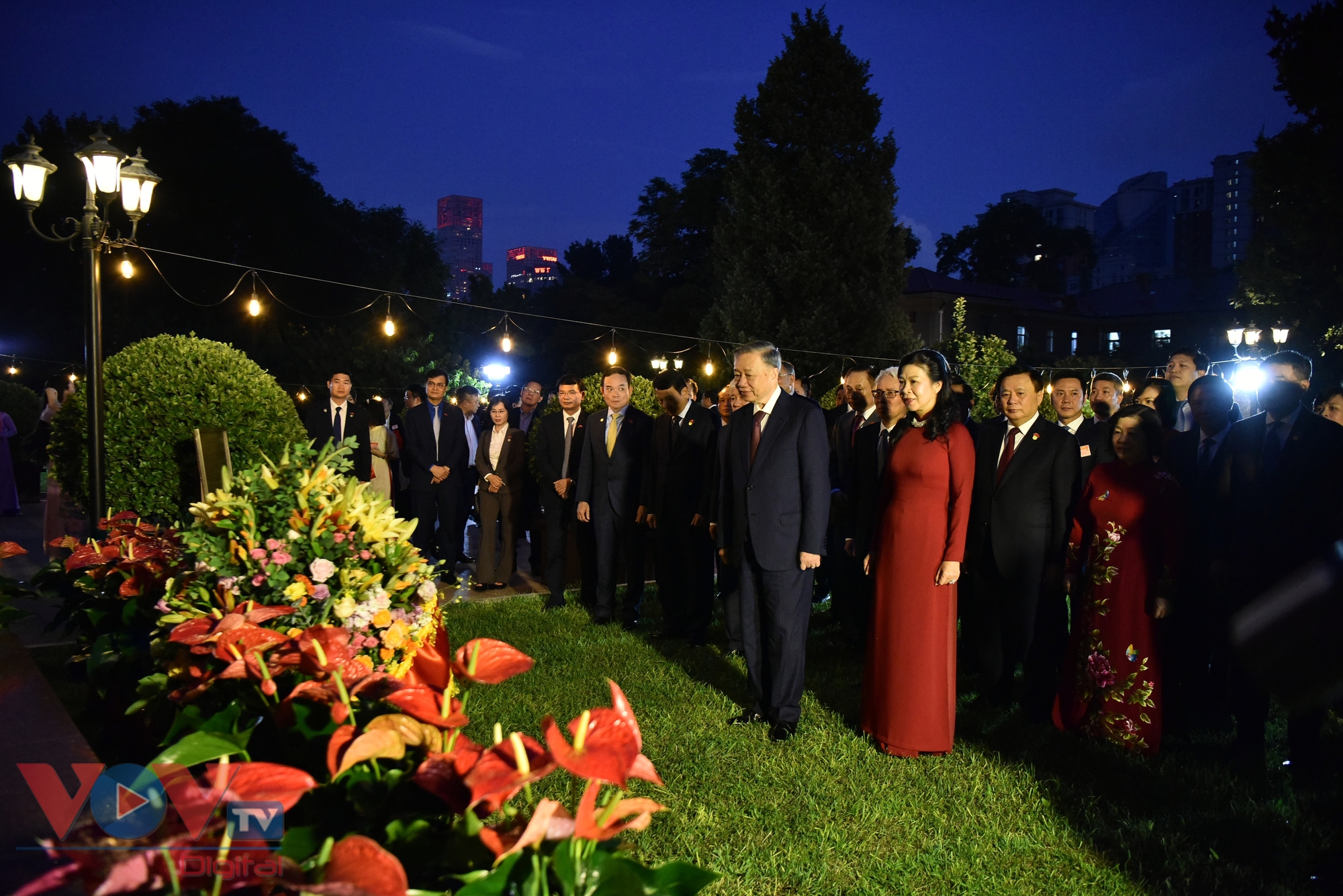 Tổng Bí thư, Chủ tịch nước Tô Lâm thăm Đại sứ quán và gặp gỡ đại diện cộng đồng Việt Nam tại Trung Quốc- Ảnh 4.