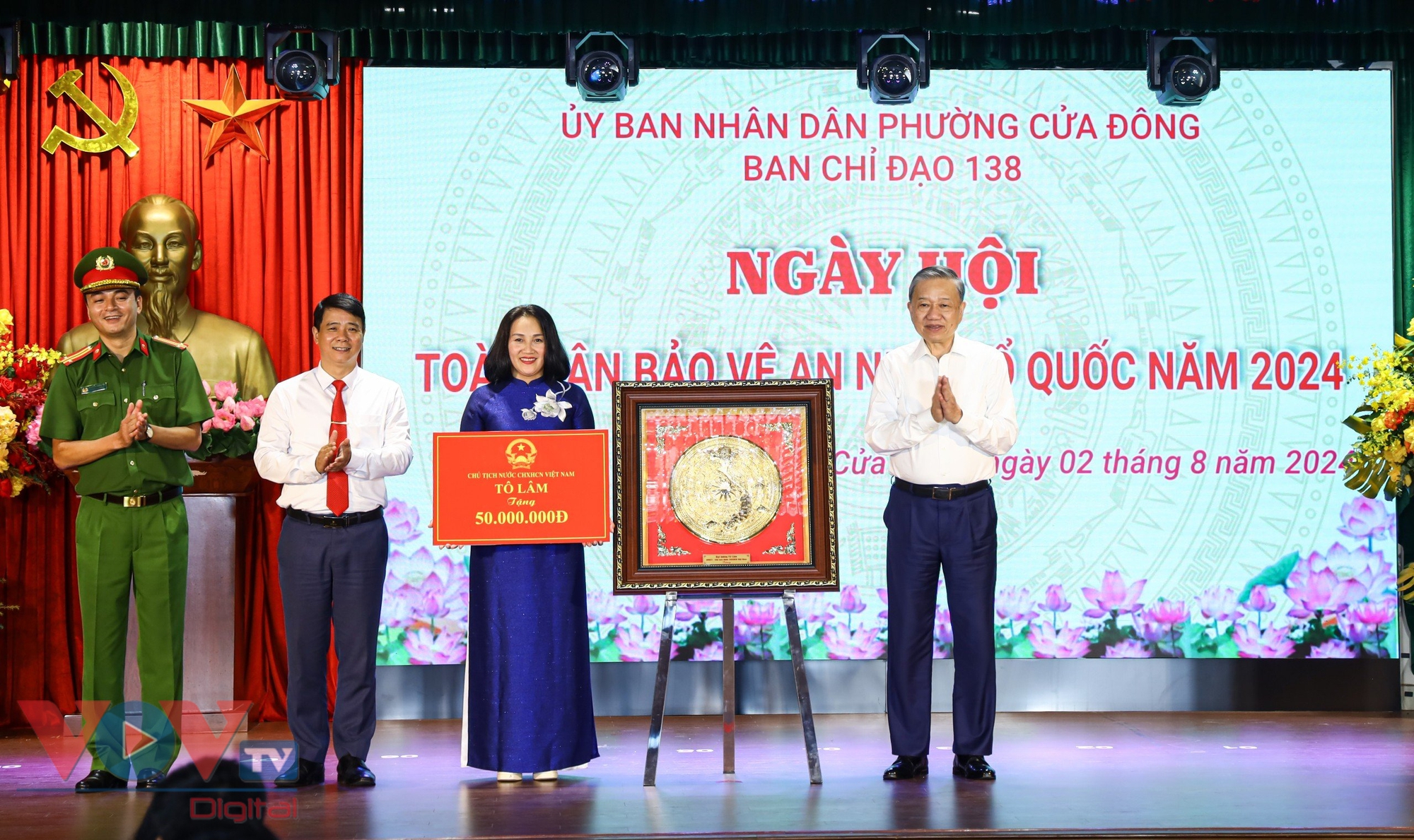 Chủ tịch nước Tô Lâm dự Ngày hội toàn dân bảo vệ an ninh Tổ quốc tại phường Cửa Đông- Ảnh 4.