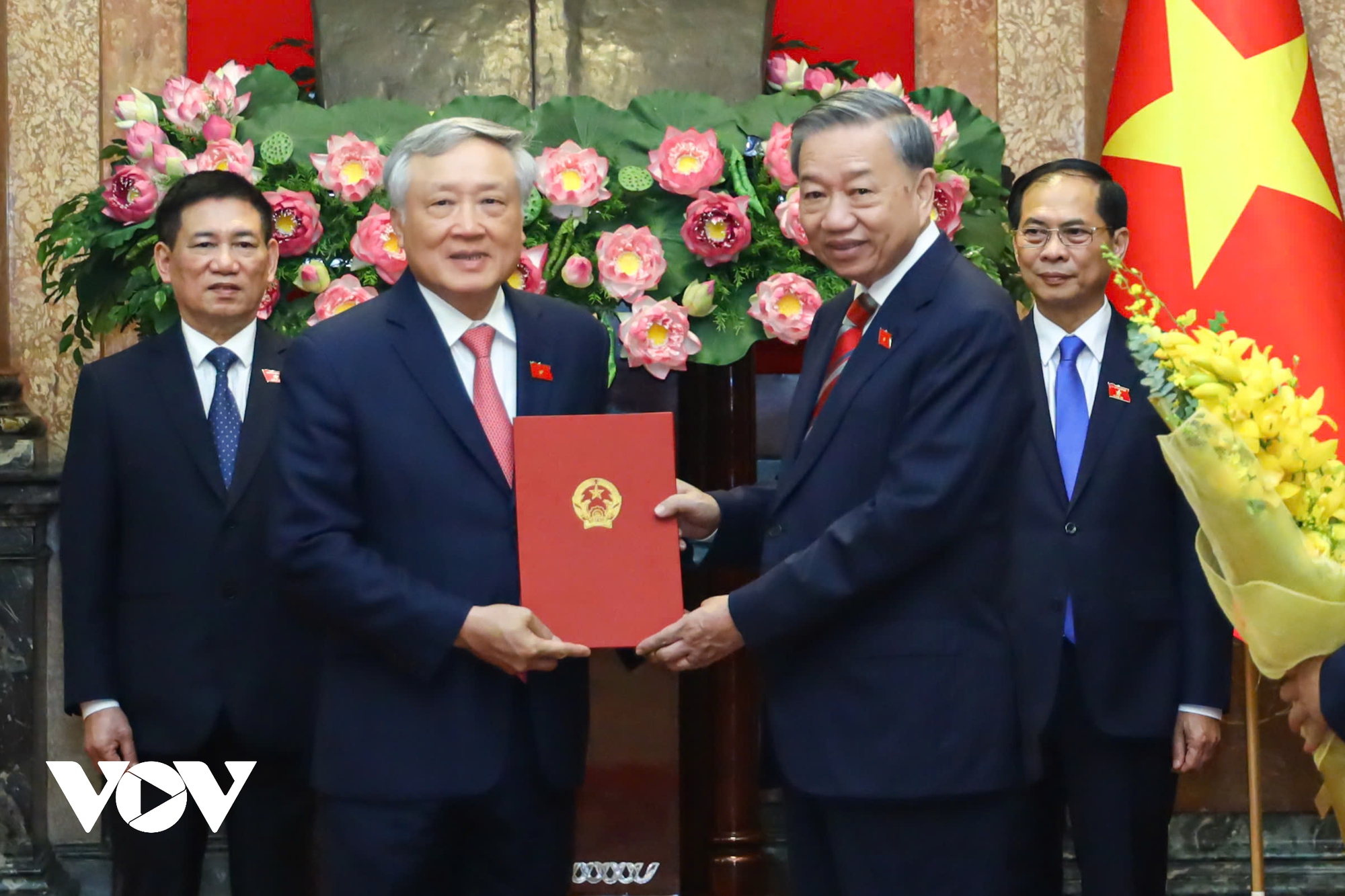 Tổng Bí thư, Chủ tịch nước Tô Lâm trao Quyết định bổ nhiệm Phó Thủ tướng và Bộ trưởng- Ảnh 2.