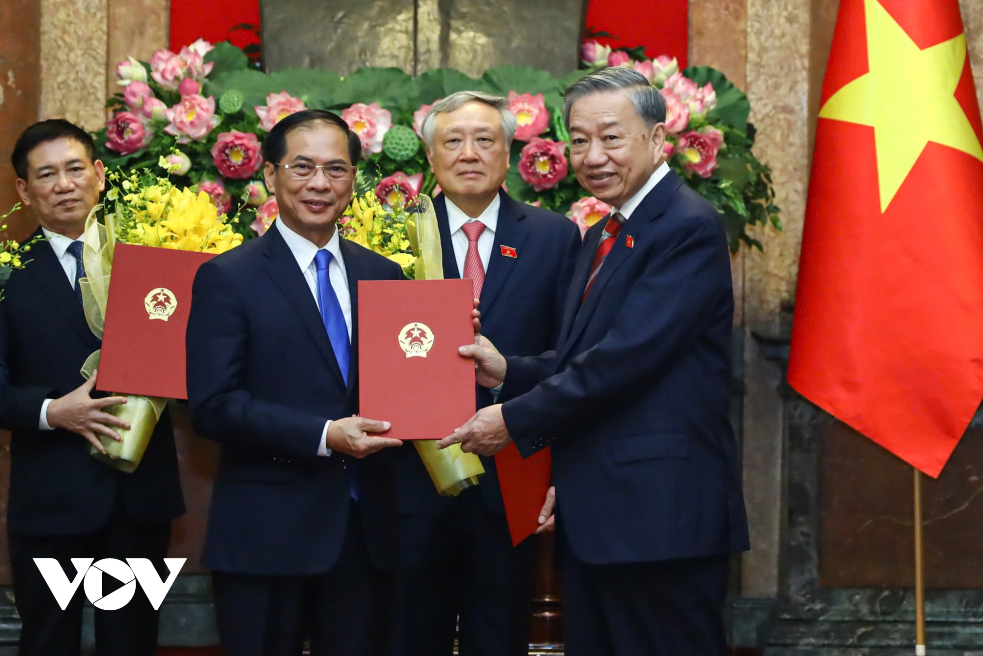 Tổng Bí thư, Chủ tịch nước Tô Lâm trao Quyết định bổ nhiệm Phó Thủ tướng và Bộ trưởng- Ảnh 3.