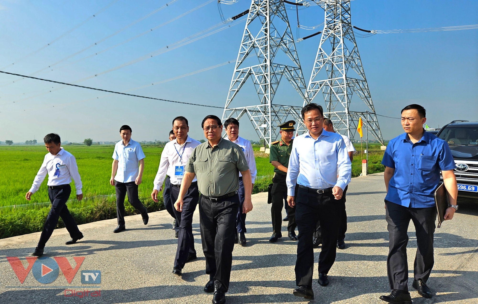 Thủ tướng Phạm Minh Chính dự Lễ khánh thành dự án đường dây 500 kV mạch 3 Quảng Trạch – Phố Nối- Ảnh 1.