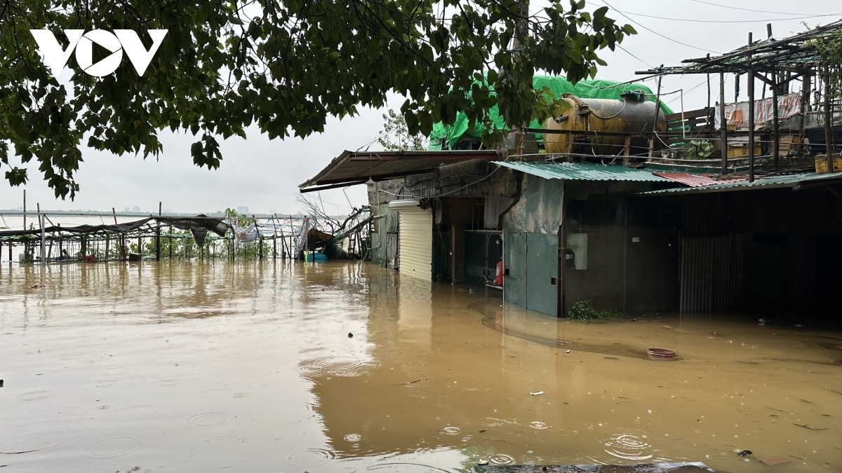 Lũ trên các sông vẫn đang lên, sông Hồng tại Hà Nội đạt đỉnh vào trưa nay- Ảnh 1.