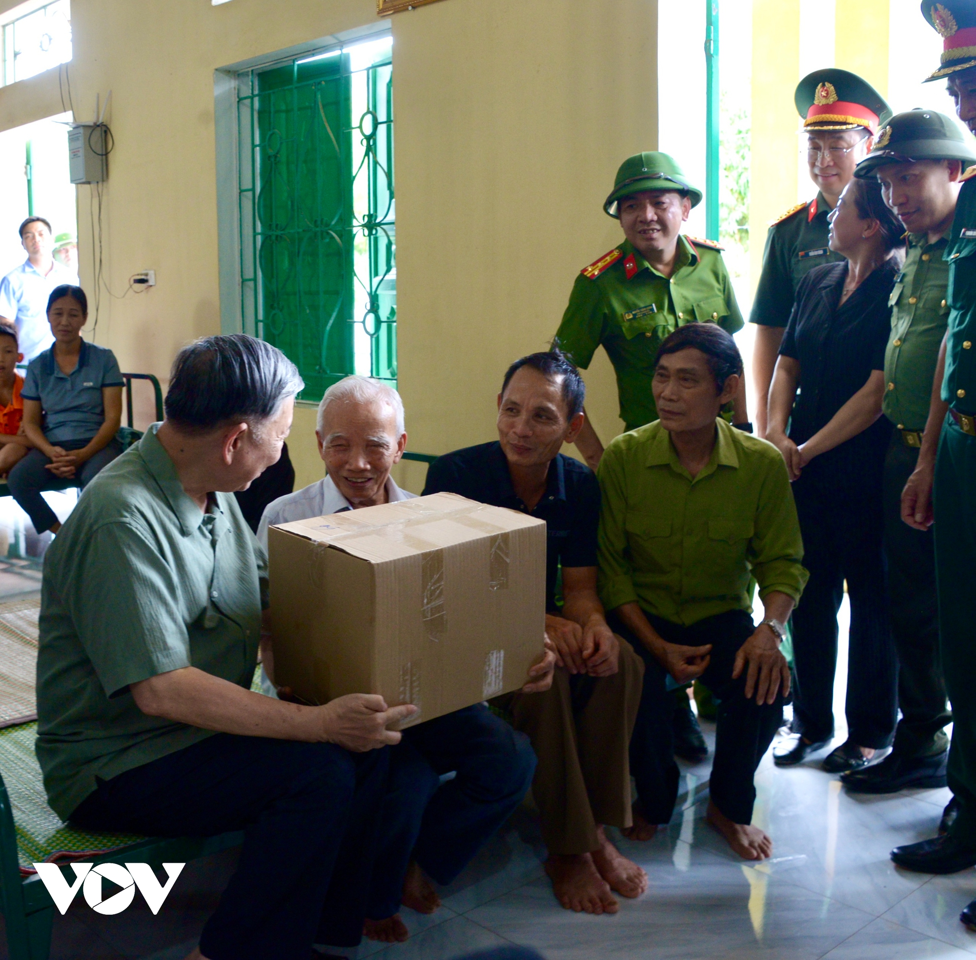 Tổng Bí thư, Chủ tịch nước Tô Lâm thăm, động viên và chỉ đạo công tác khắc phục bão số 3 tại Tuyên Quang- Ảnh 2.