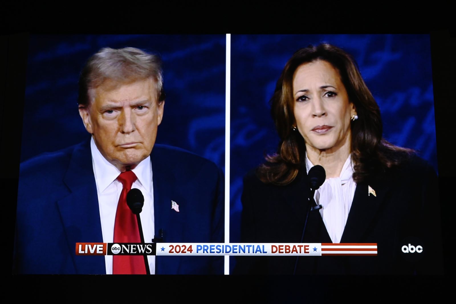 Ba bang chiến trường quyết định cuộc đua vào Nhà Trắng của ông Trump và bà Harris- Ảnh 1.