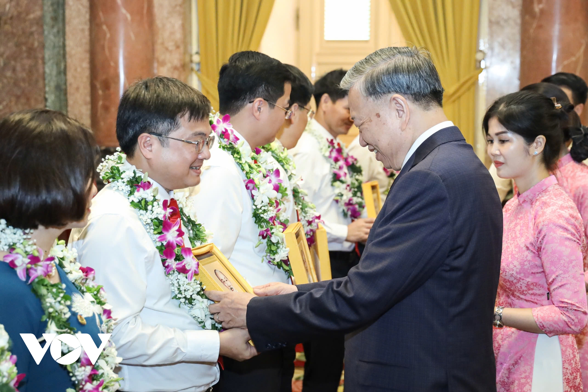 Tổng Bí thư, Chủ tịch nước Tô Lâm gặp mặt đoàn đại biểu “Tham mưu giỏi, phục vụ tốt”- Ảnh 3.