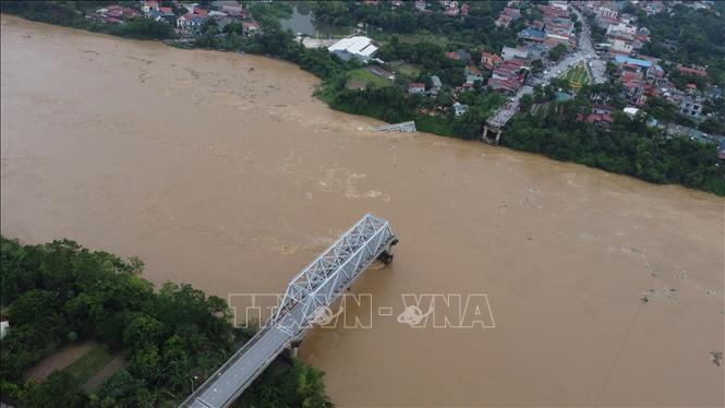 Vụ sập cầu Phong Châu: Tập trung mọi phương tiện, lực lượng cứu hộ người bị nạn- Ảnh 3.