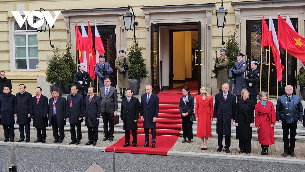 Thủ tướng Cộng hòa Ba Lan Donald Tusk chủ trì lễ đón Thủ tướng Phạm Minh Chính- Ảnh 2.